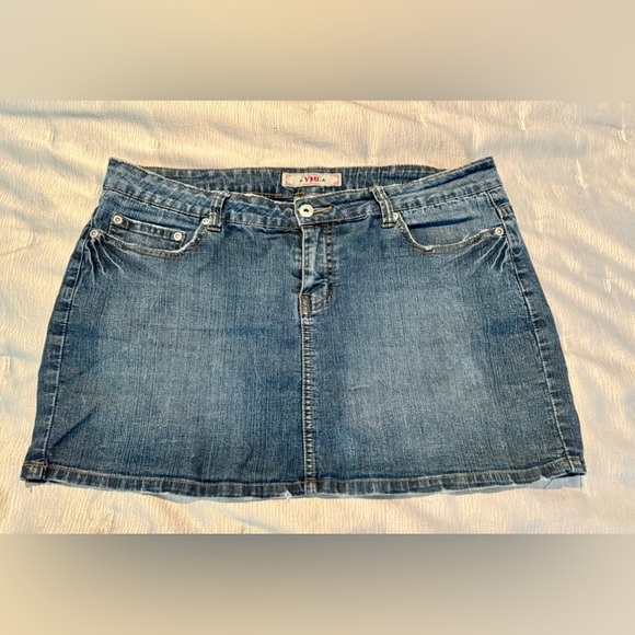 YMI Studded Pockets Blue Jean/Denim Mini Skirt. Size 13. Super cute & stretchy. - Picture 2 of 5